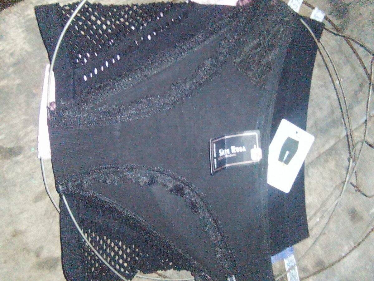 Culottes en dentelle noire