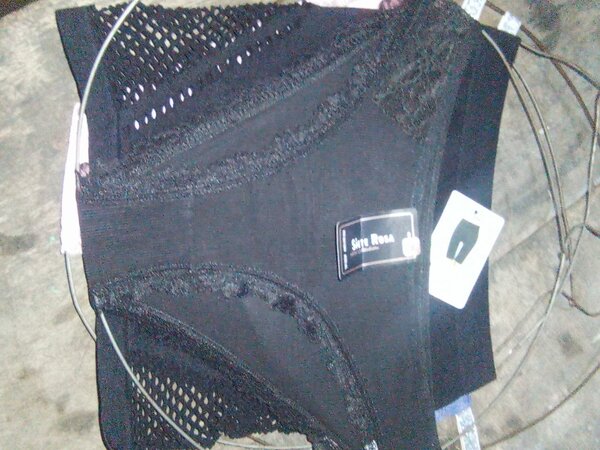 Culottes en dentelle noire