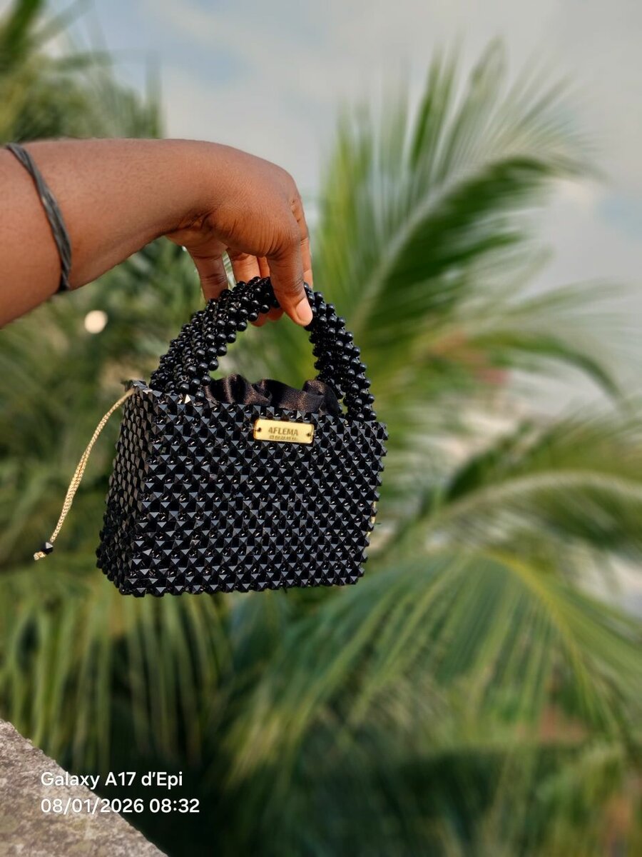 Sac à main perlé chic