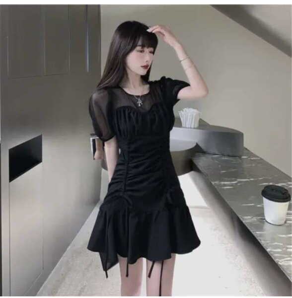 Robe noire élégante en mousseline
