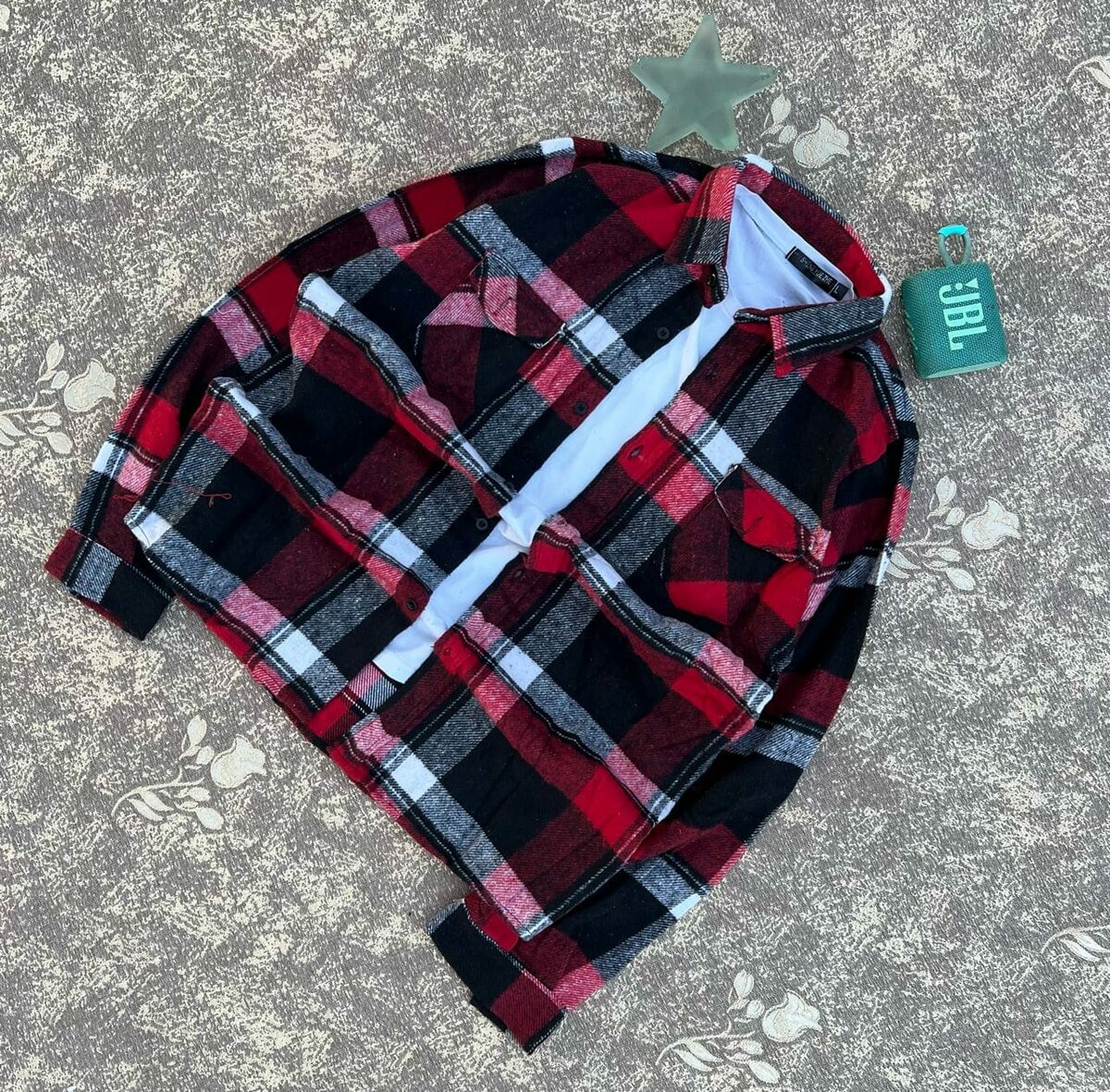 Stylish men's shirt with long sleeves