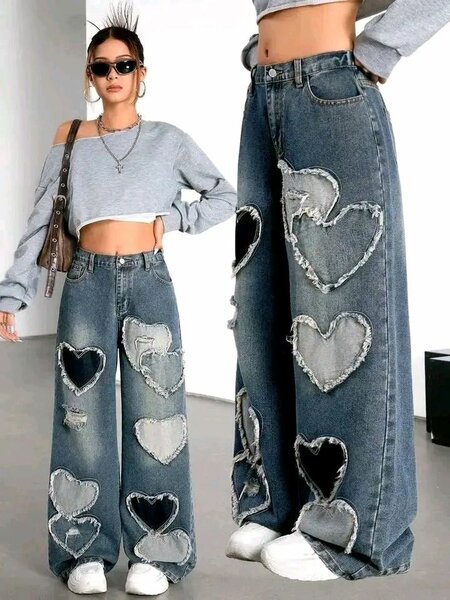 Jean large à motifs cœurs