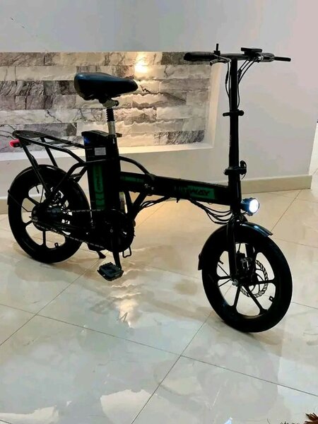 Vélo électrique pliant compact