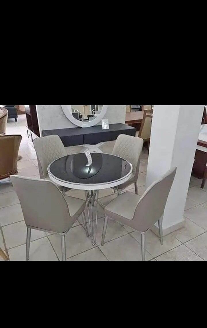 Table et chaises modernes