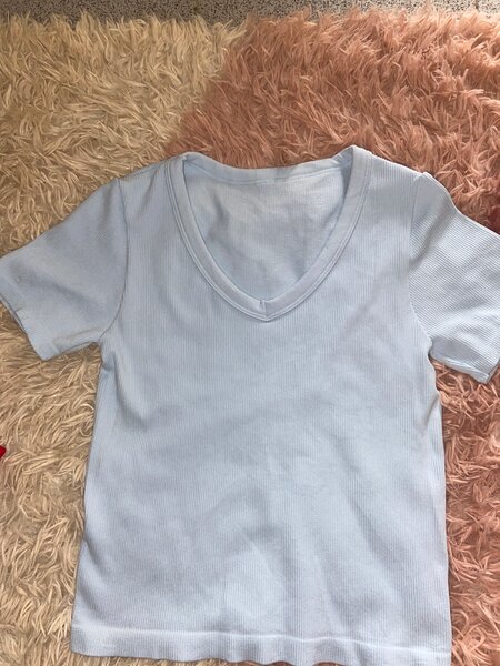 Tee-shirt col V doux