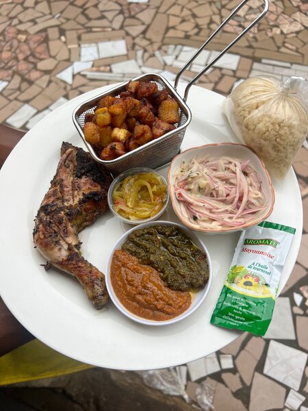 1/4 poulet braisé + alloco+ati