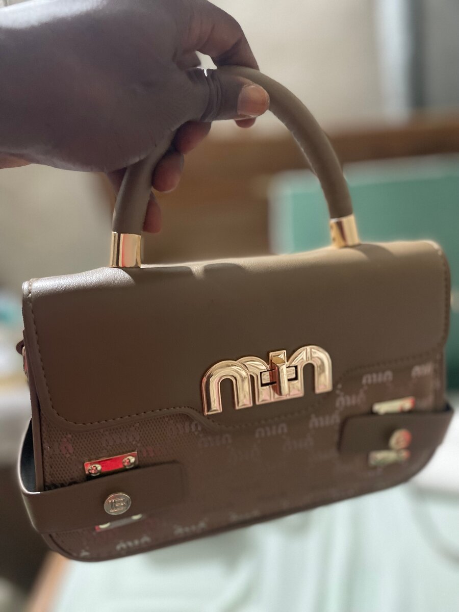 Sac à main élégant en cuir