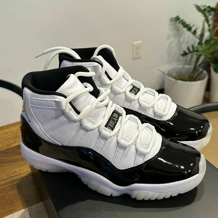 AIR JORDAN 11 RETRO