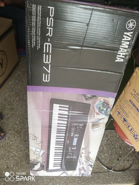 Yamaha PSR-E373