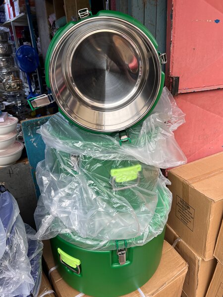 Conteneur thermique empilable robuste