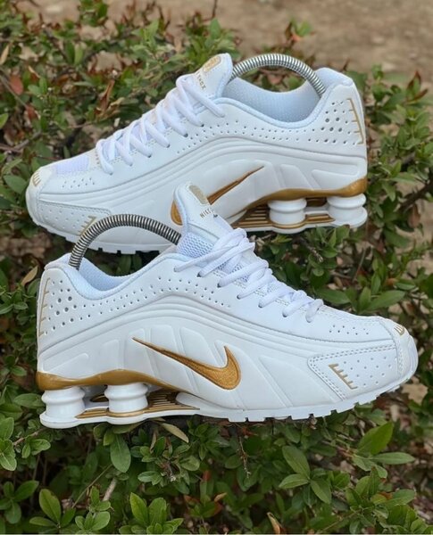 Shox r4 blanches et dorées