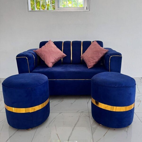 Ensemble canapé et ottomans