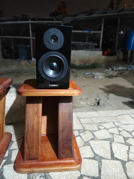 Enceintes Yamaha Noires