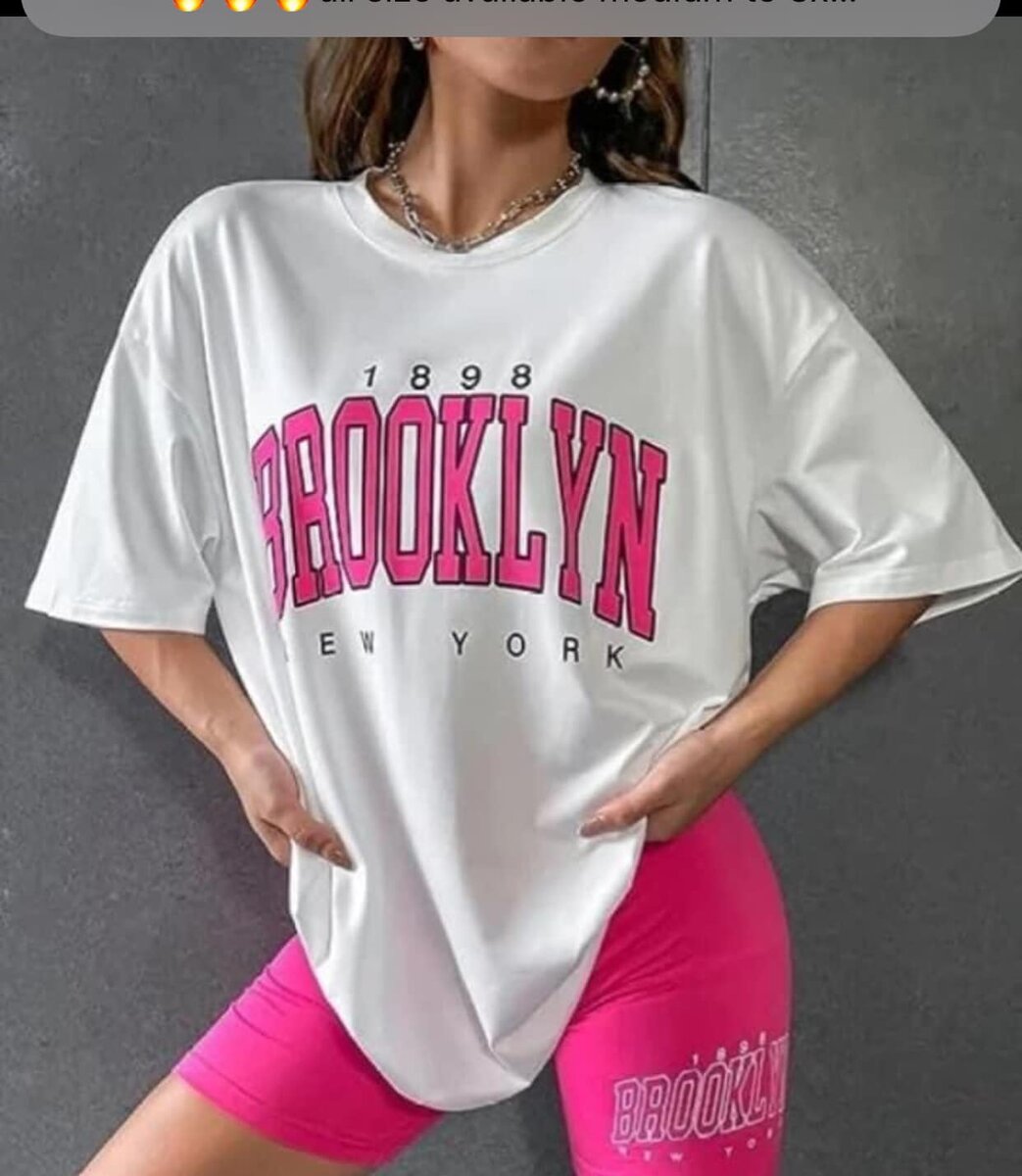 Suit of T-shirt and short loafers