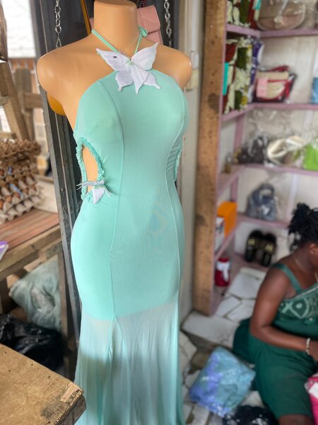 Robe longue élégante papillon