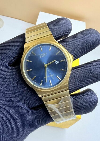 Montre Casio dorée neuve coffret + bracelet