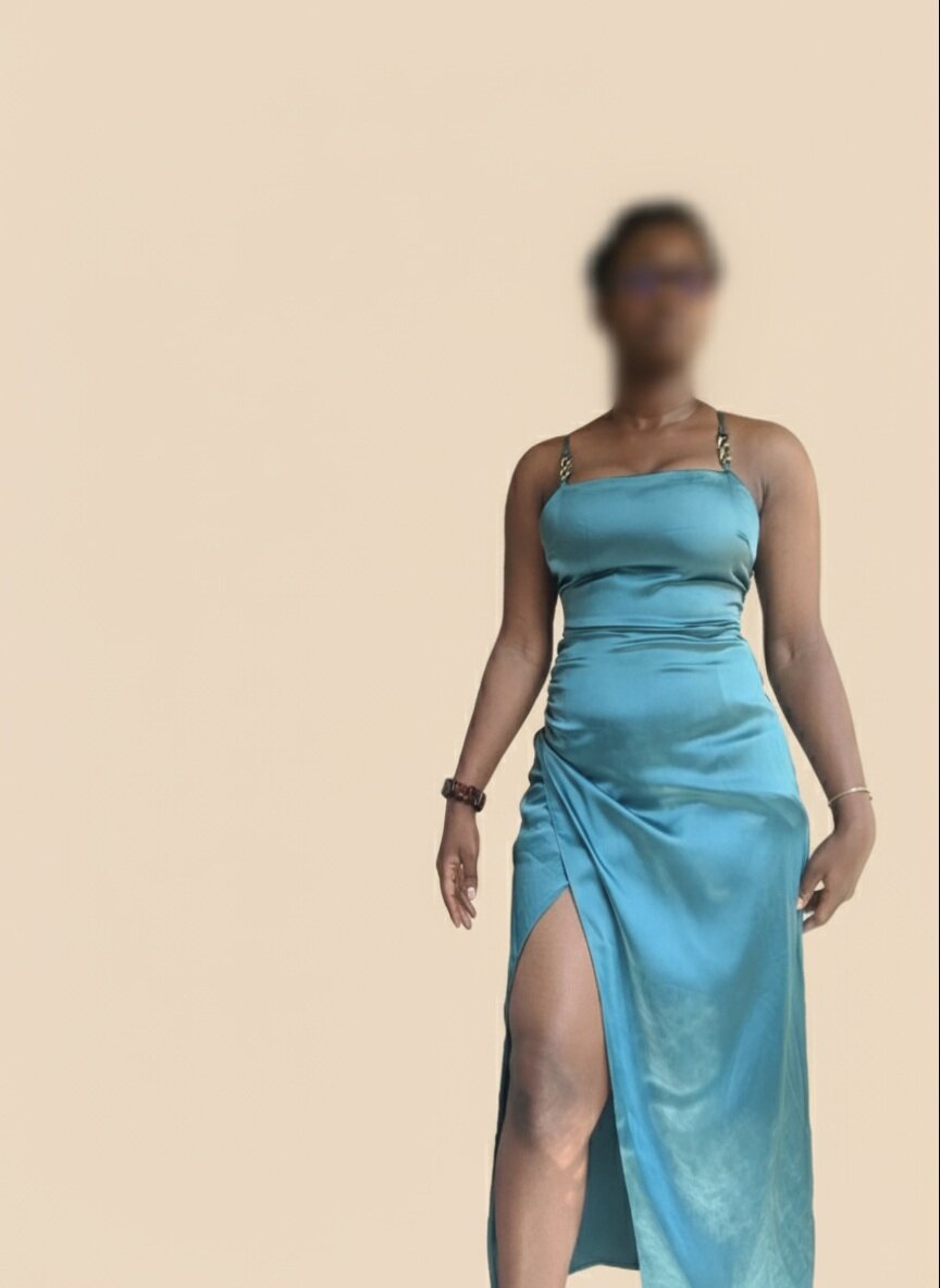 Robe en satin vert émeraude