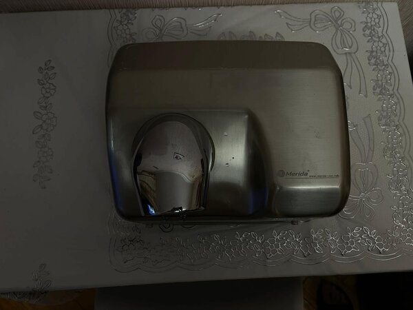 Автоматическая сушилка для рук