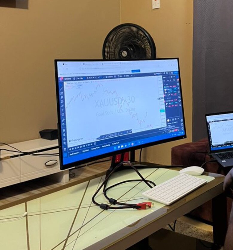 32 inches curved monitor screen