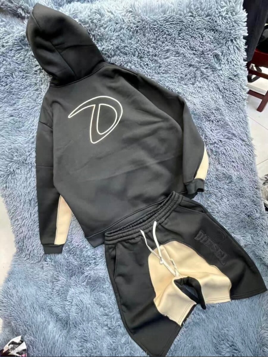 Ensemble de survêtement moderne