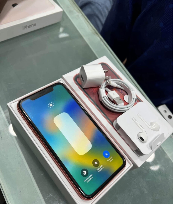 iPhone XR rouge neuf