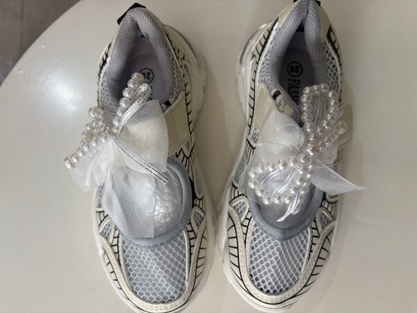 Baskets décorées perles enfant