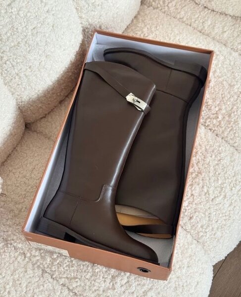 Продаю кожанные сапоки