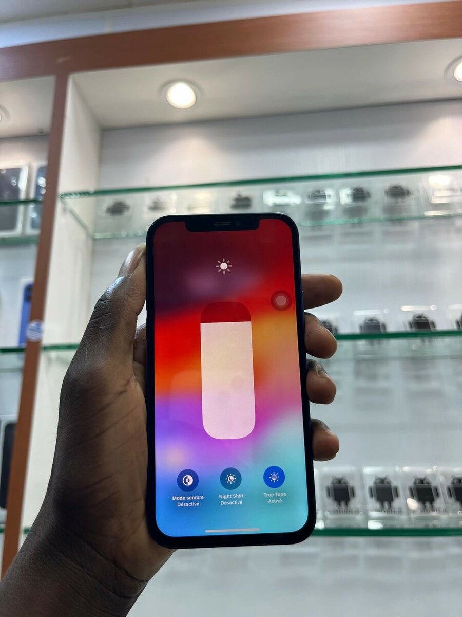 iPhone 12 64go quasi neuf rapide