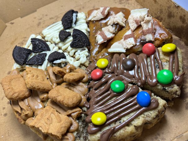 Cookie pizza