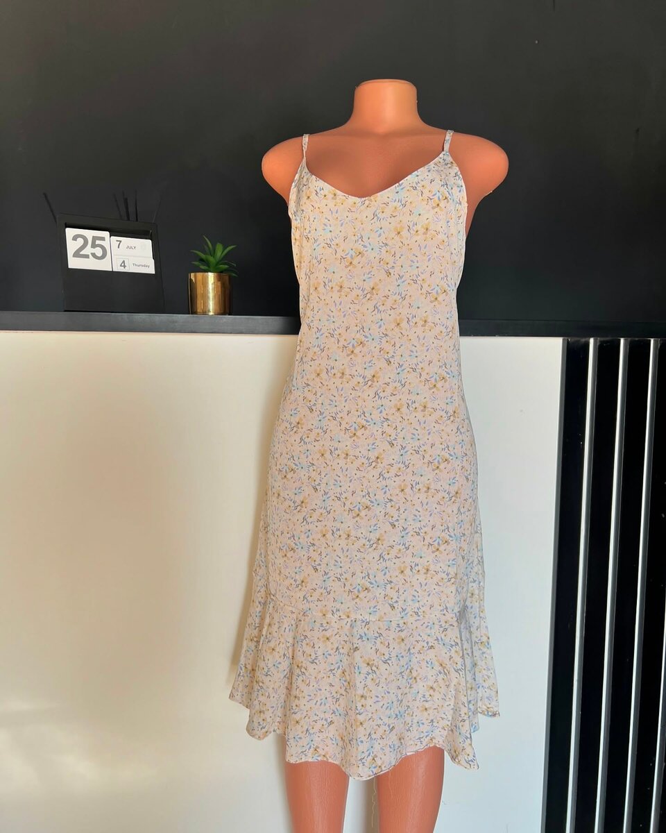  women's beautiful dress 
