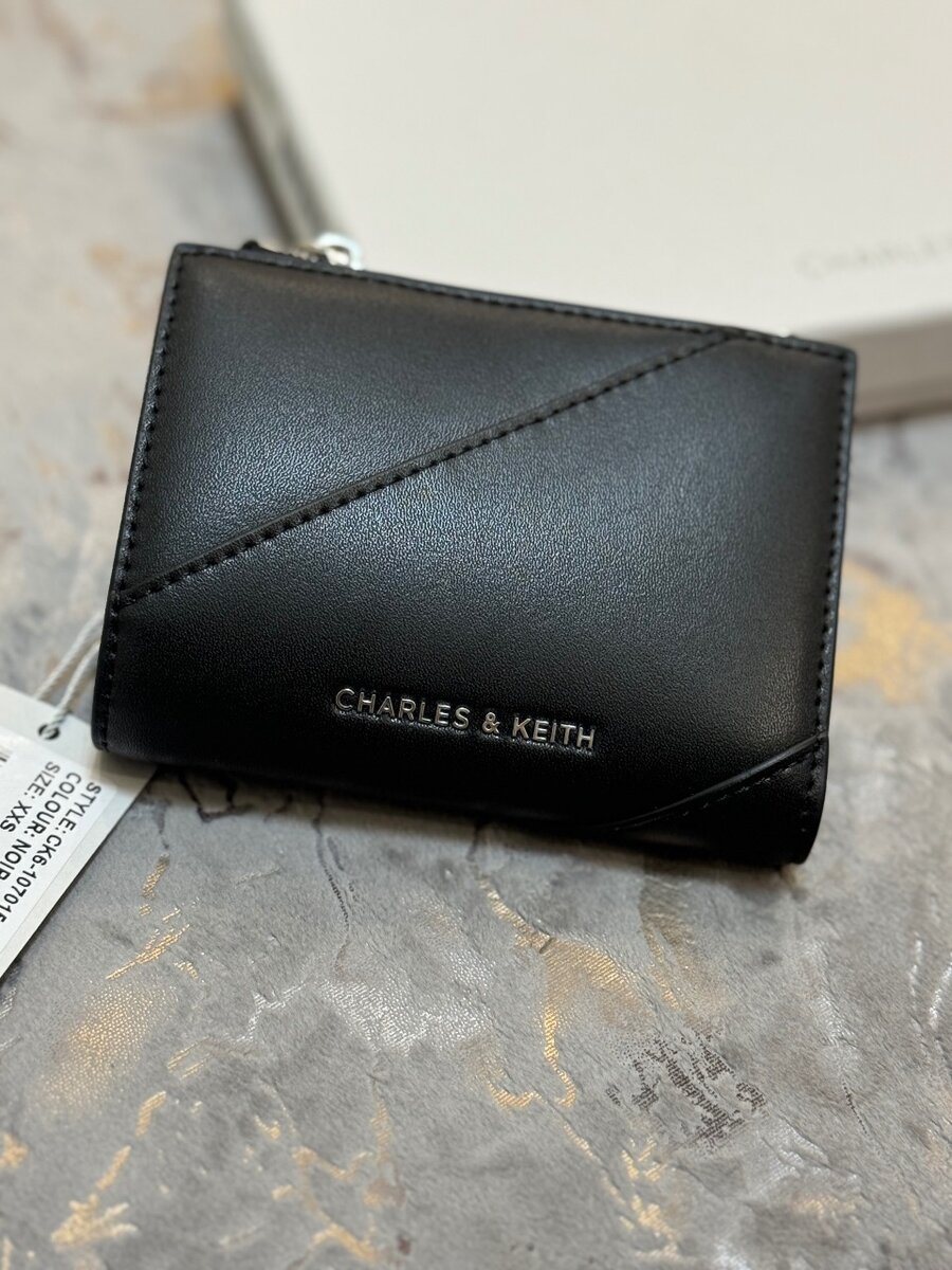 Кошелёк оригинал от Charles and Keith