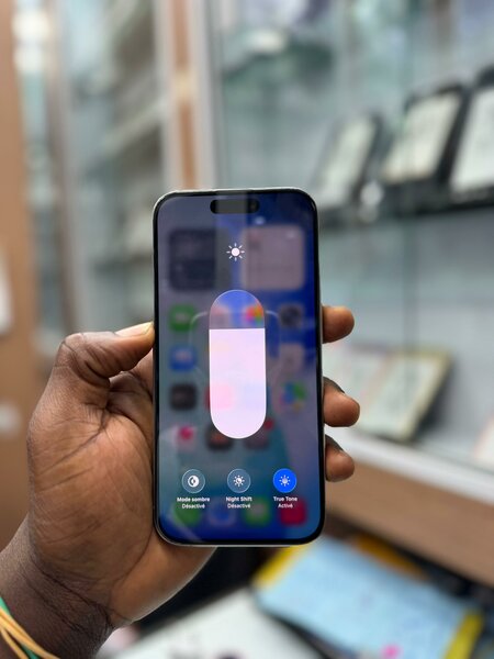 iPhone 15 pro 128Go Casi neuf