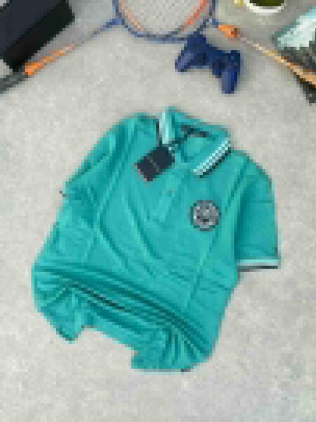 Polo moderne à col rayé