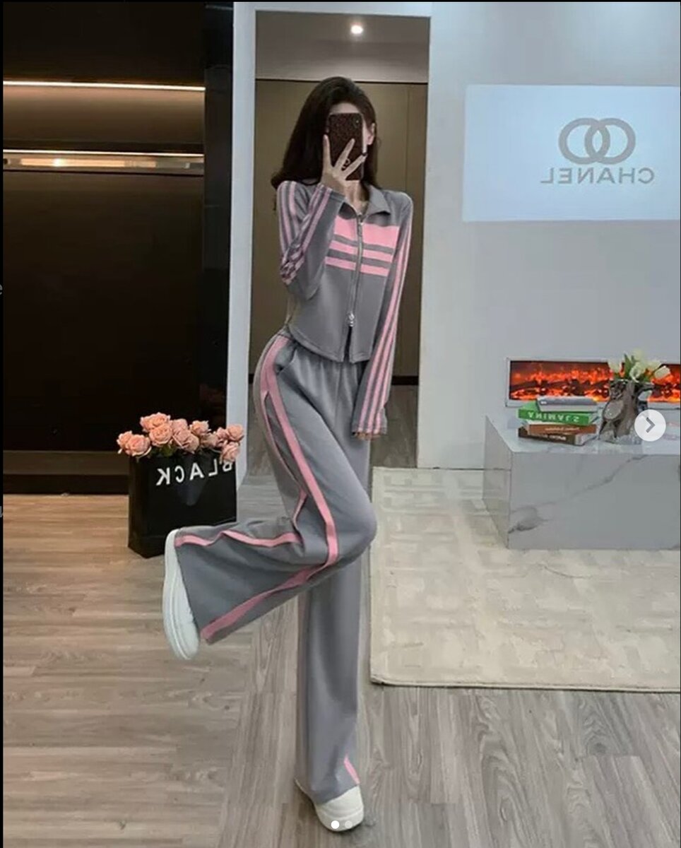 Женский спортивный костюм