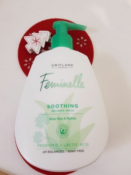 Oriflame Feminelle Soothing Intimate Wash with Aloe Vera and