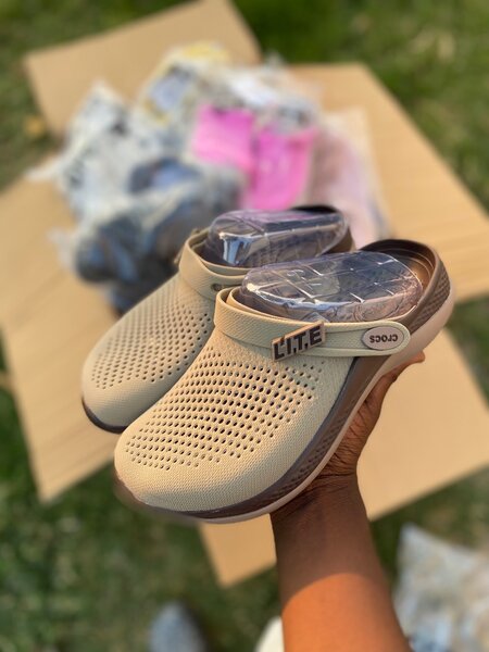 AUTHENTIC LITE RIDE CROCS!