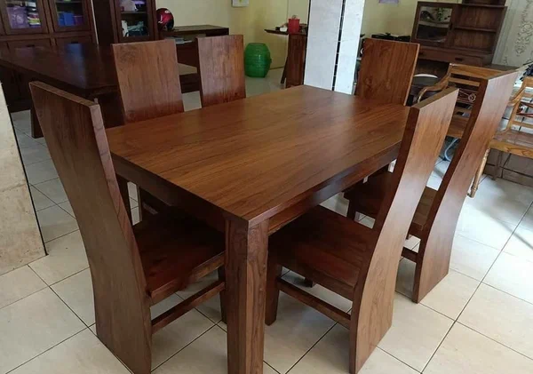 Table à manger en bois massif