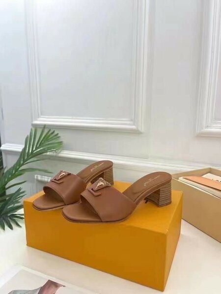 Ladies short block heel