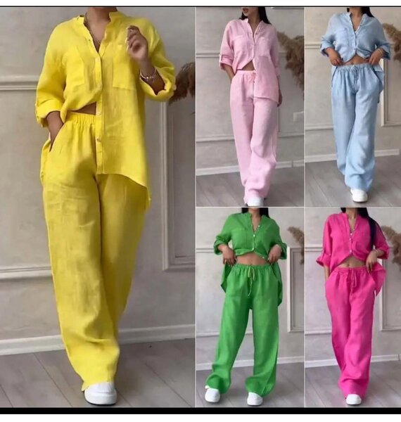 pantalon et chemise de différentes couleurs