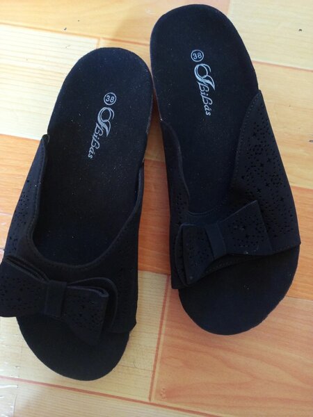 Ladies slippers