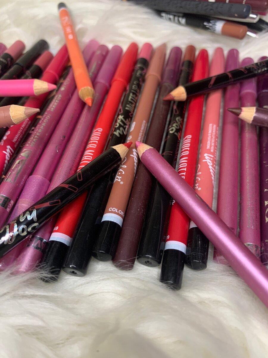 (3a 1000f)Crayon à lèvres