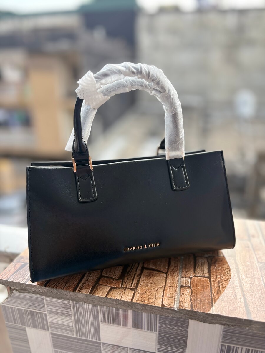 Sac à main chic en cuir noir