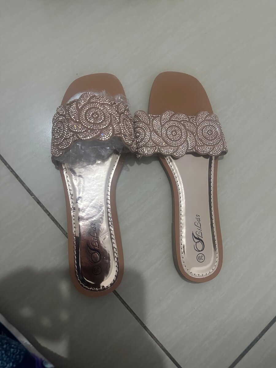 Sandales élégantes perlées