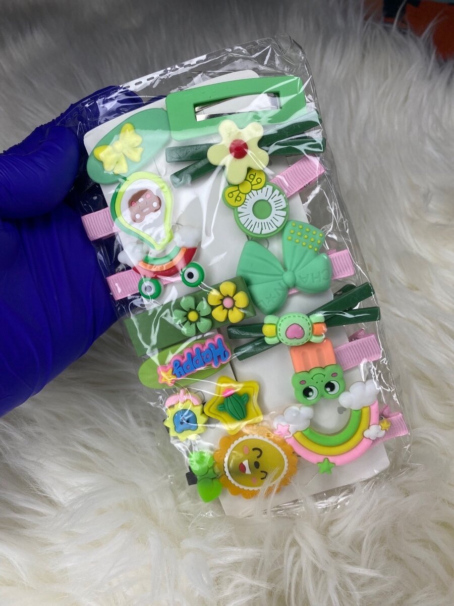 Girls hair clips (70gh for the whole set)