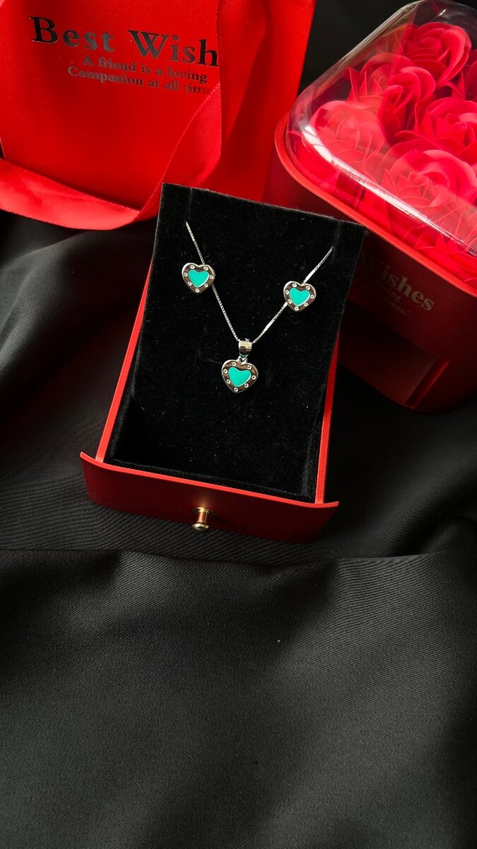 Набор украшений <Изумрудное сердце>