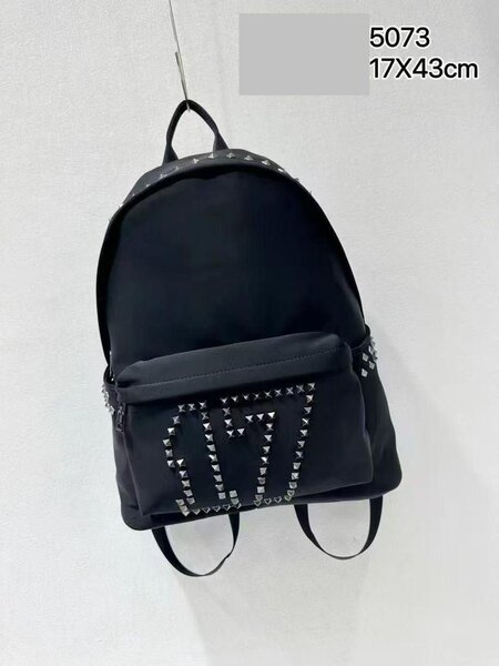 Sac à dos en cuir clouté