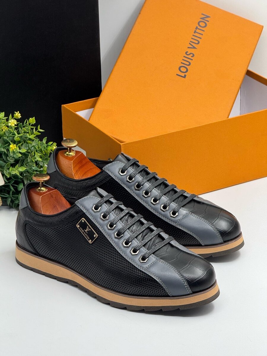 LOUIS VUITTON BLACK AND GREY