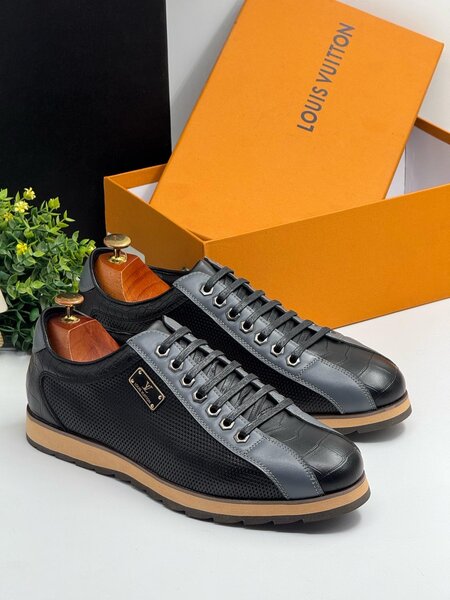 LOUIS VUITTON BLACK AND GREY