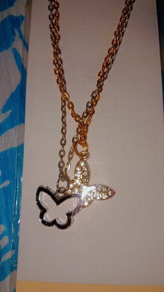 Collier pendentif papillon doré