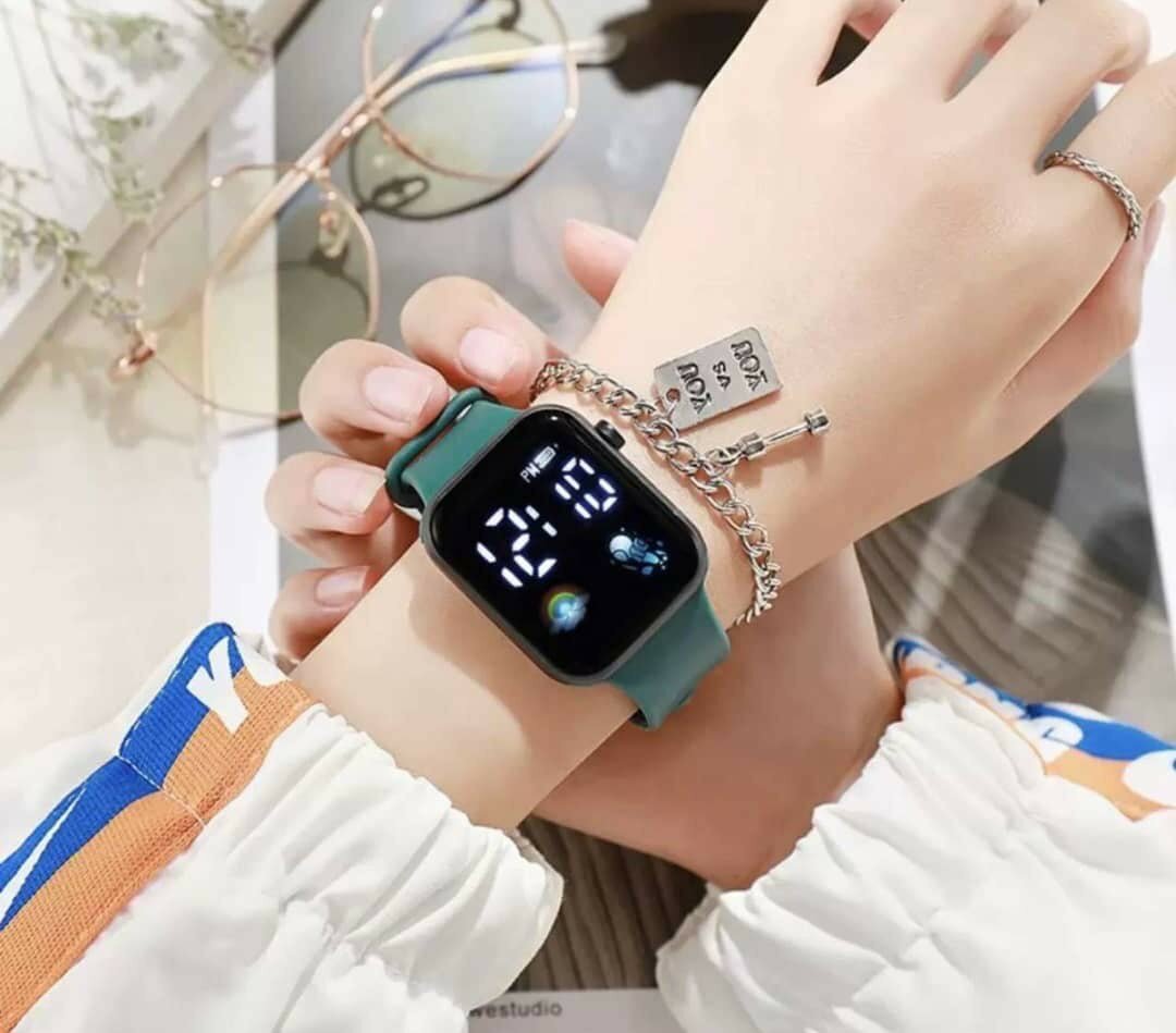 Montre connectée + bracelets + coffret